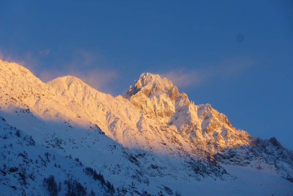 Hotel Restaurant La Couronne Chamonix Exterior photo