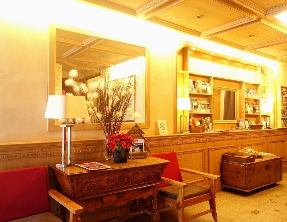 Hotel Restaurant La Couronne Chamonix Exterior photo