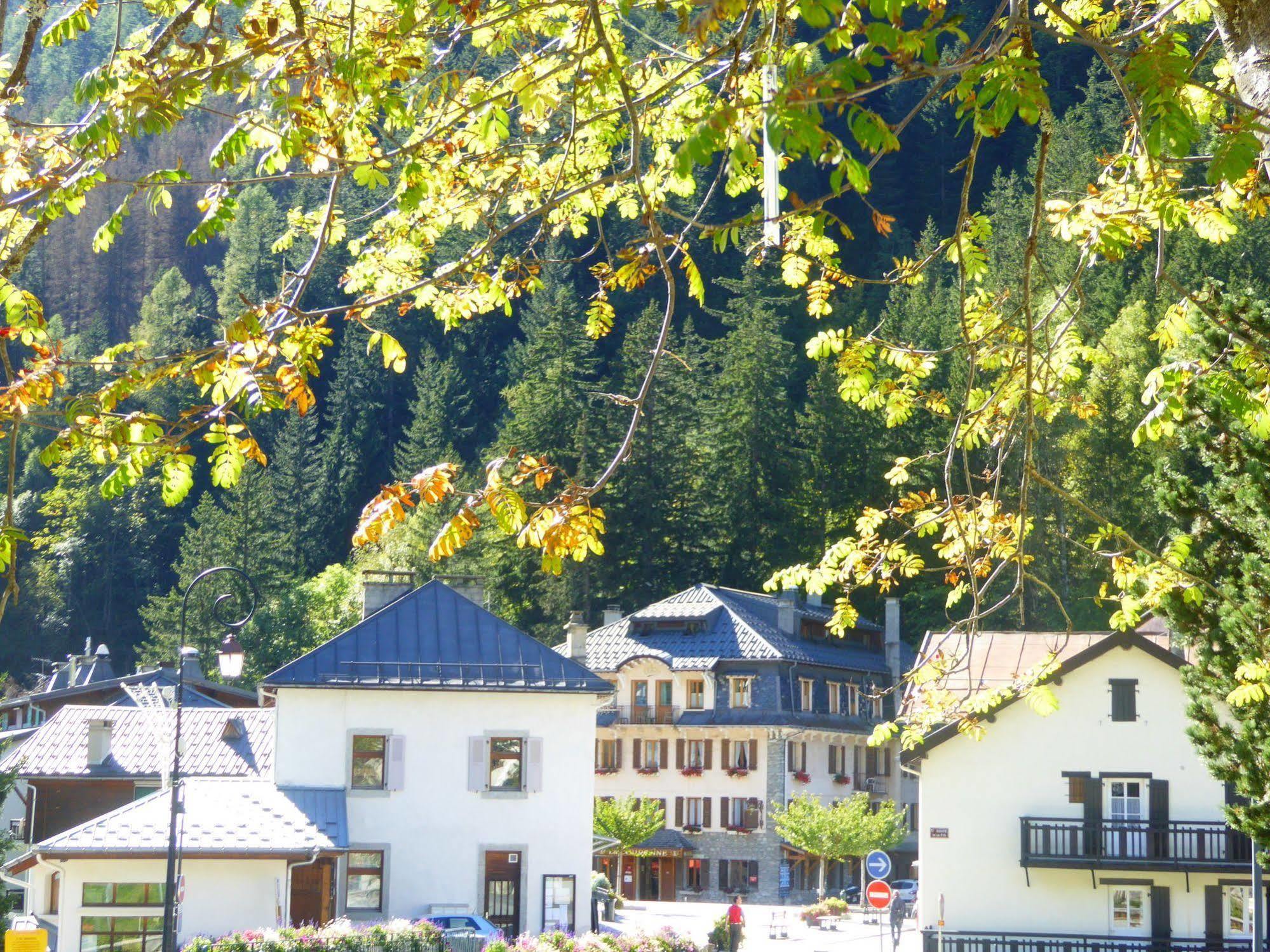 Hotel Restaurant La Couronne Chamonix Exterior photo