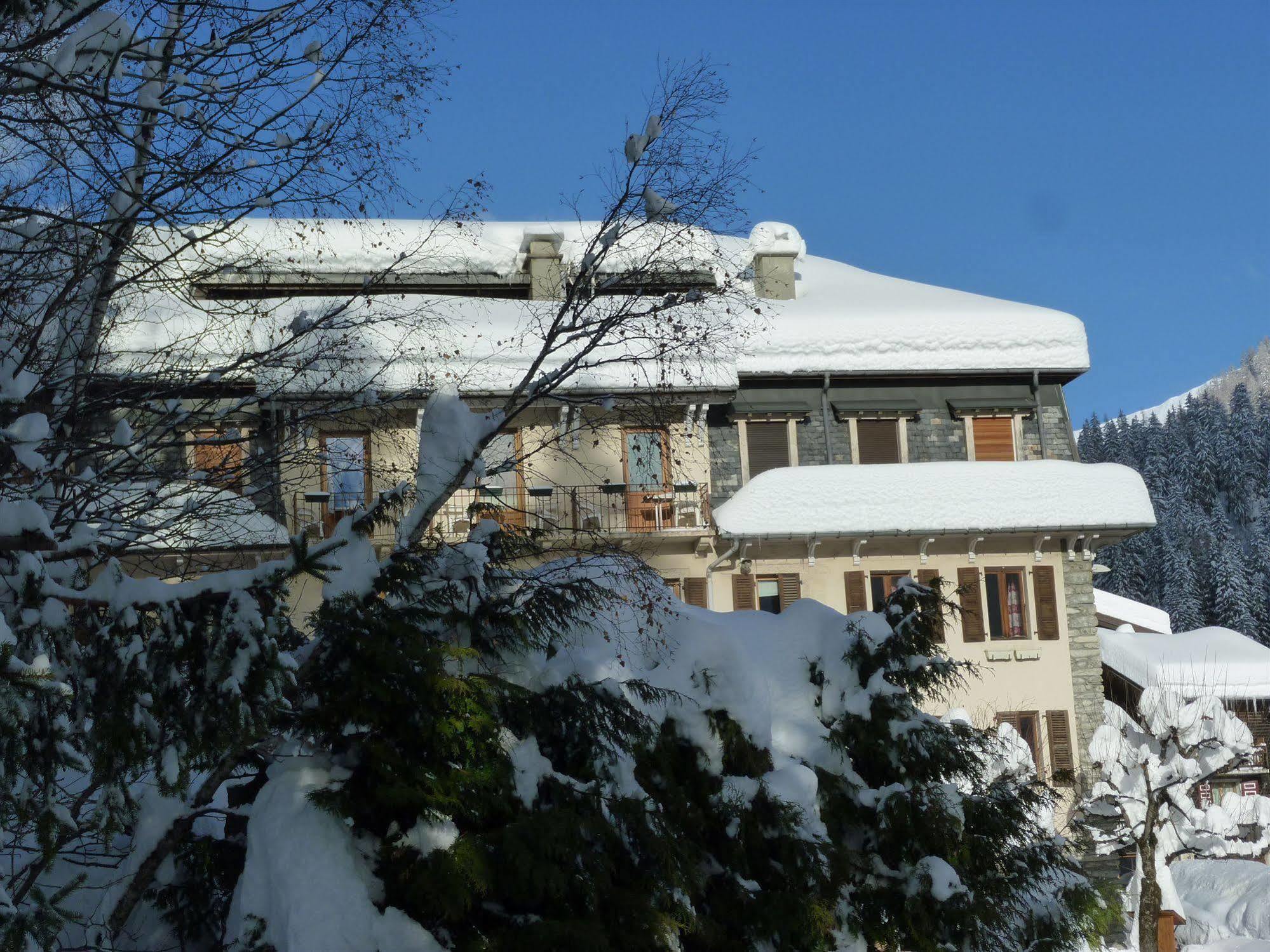 Hotel Restaurant La Couronne Chamonix Exterior photo
